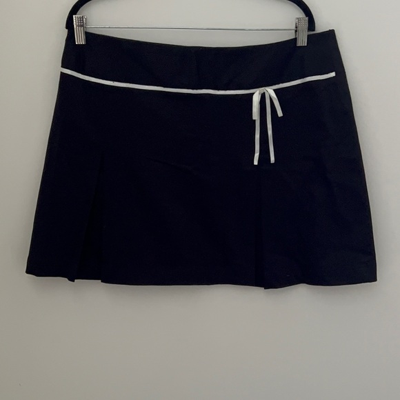 Mid Rise Bow Mini A-Line Skirt - Picture 13 of 13